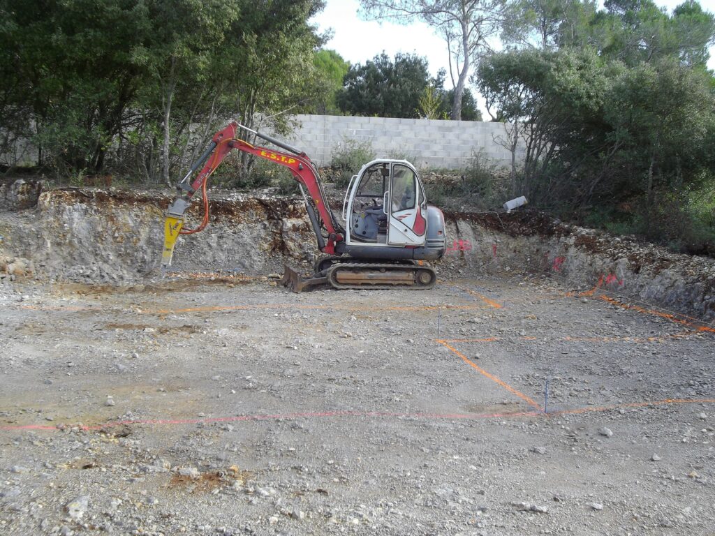 ESTP Terrassement - Implantation des fouilles par le maçon.