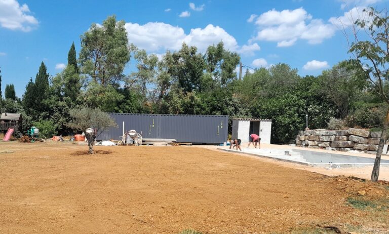 Terrassement piscine : pour un été au frais!